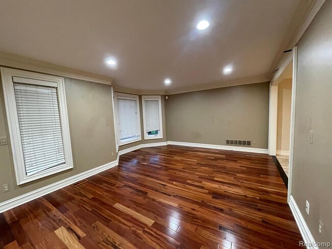 Building Photo - 39164 Blackstone Dr