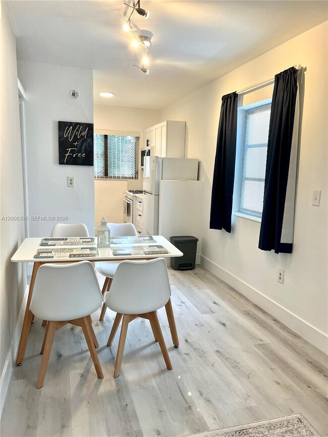 Building Photo - 825 Euclid Ave