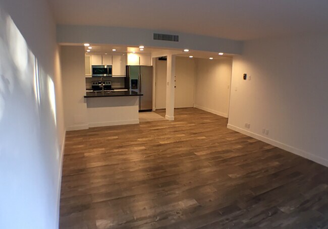 Building Photo - 10535 Wilshire Blvd