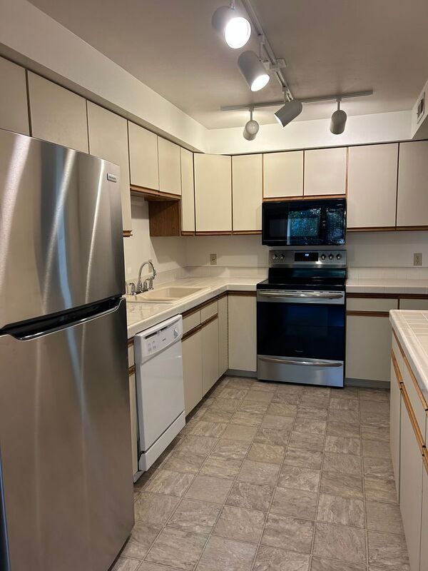 Building Photo - 3565 S Gekeler Ln