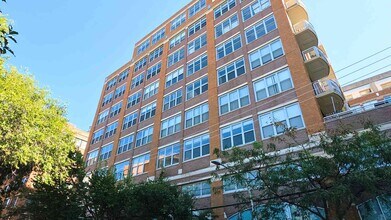 Building Photo - 933 W Van Buren St