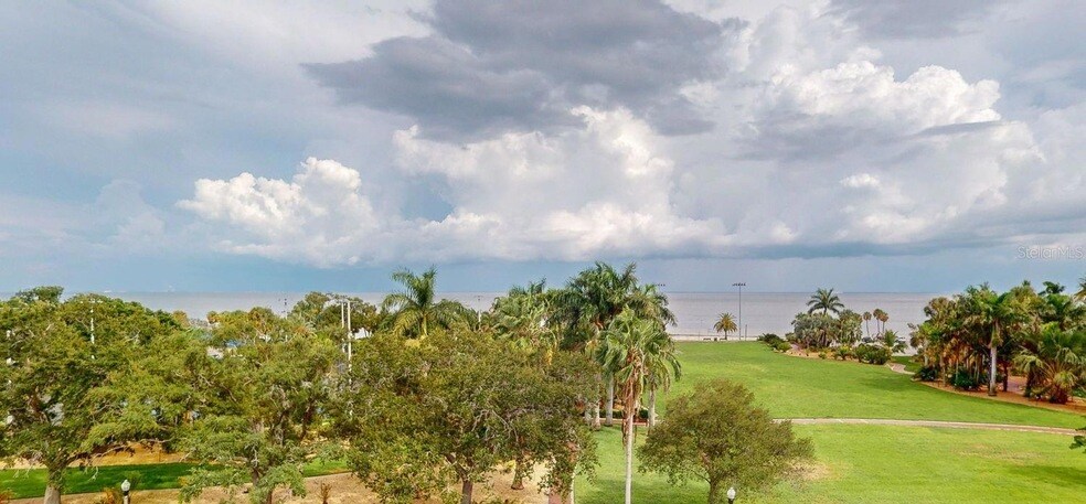 Foto principal - 1120 N Shore Dr NE