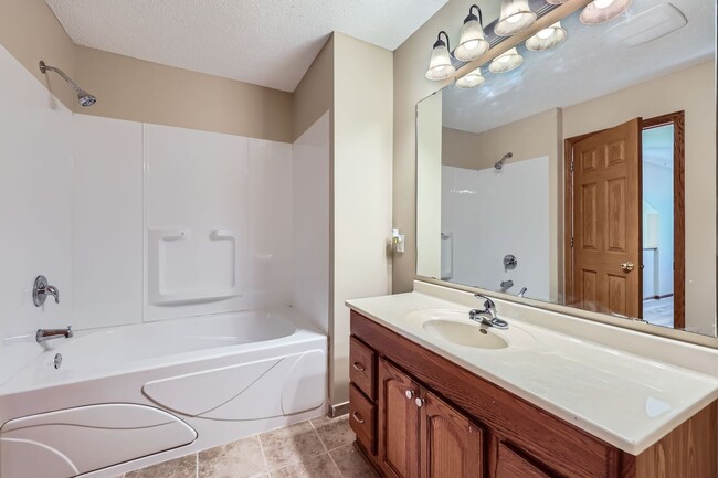 Foto del edificio - Great Maple Grove Location