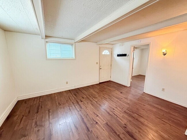 Building Photo - 1406