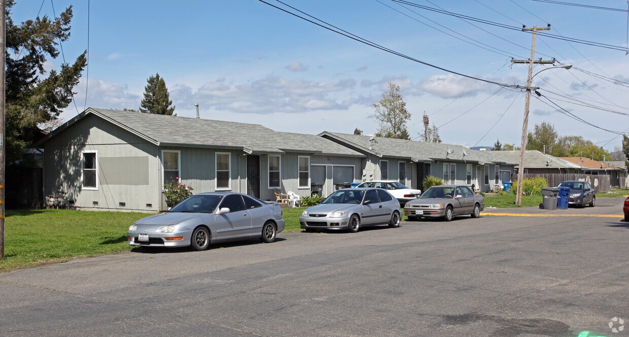 Primary Photo - 1648-1706 Dutton Ave