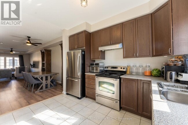 Building Photo - 1250 St Martins Dr