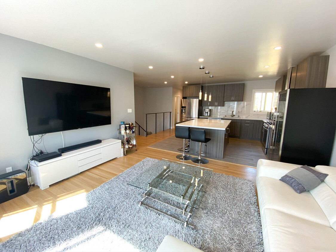 Spacious floorplan great for entertaining guests - 434 Kirkham St