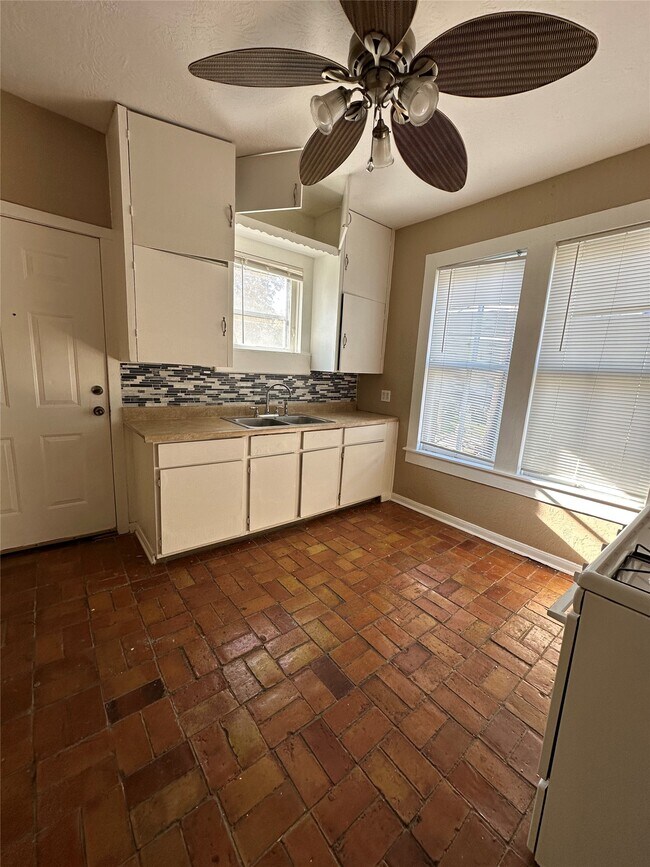 Foto del edificio - 1709 Biovu Dr