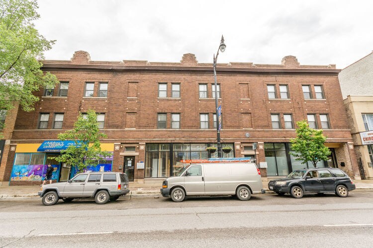 Foto principal - 1915 W Irving Park Rd