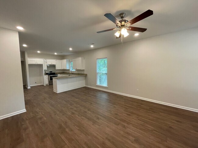 Building Photo - 806 Schley