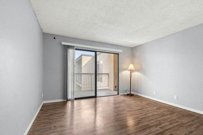 Building Photo - 300 N Civic Dr