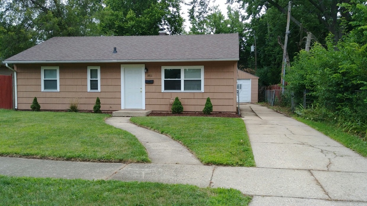 Primary Photo - 1811 Sauber Ave