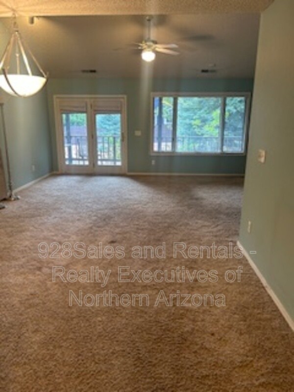 Building Photo - 6426 E Willow Loop