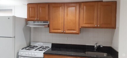 Building Photo - 104 Beacon St