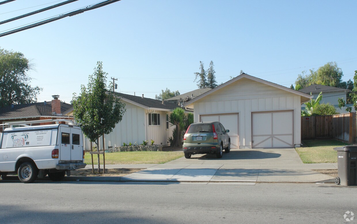 Building Photo - 160-162 Budd Ave