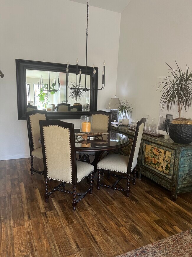 Foto del edificio - 1216 Spruce Tree Cir