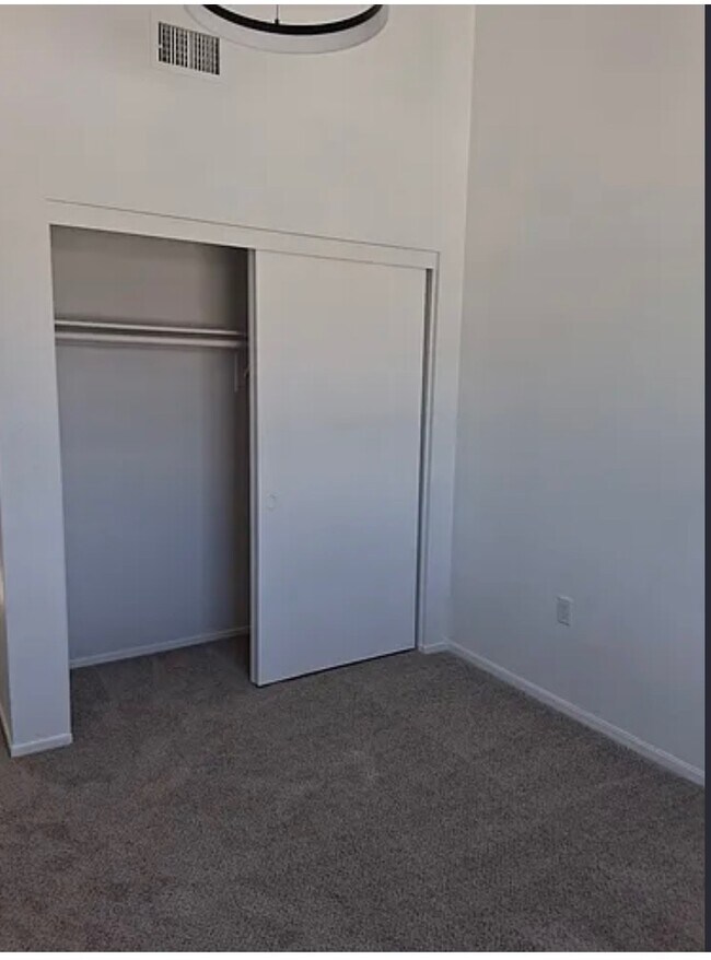 Foto del edificio - 366 E 15th St