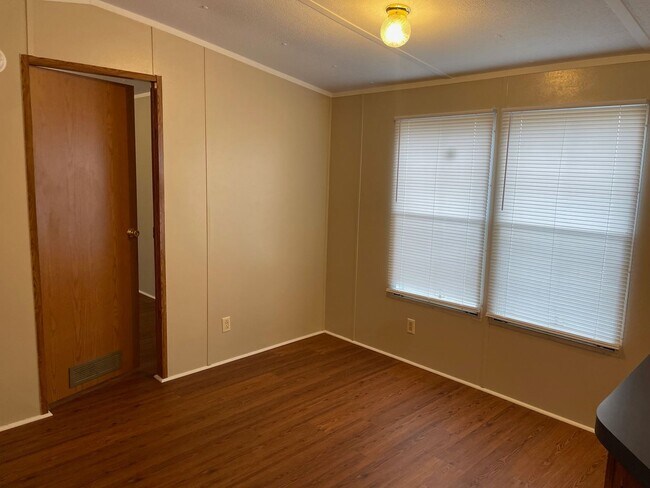 Building Photo - 3 BED, 2 BATH MOBILE HOME