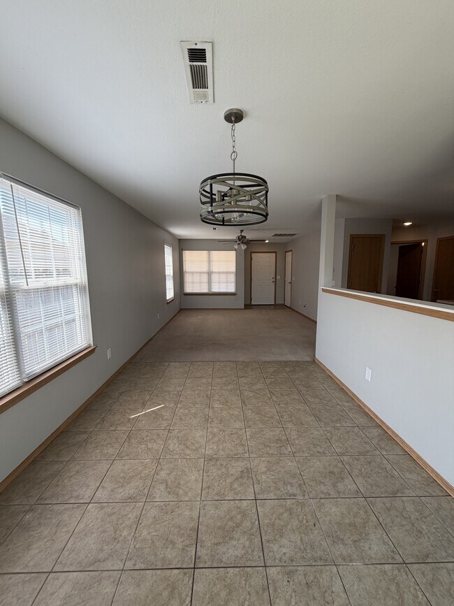 Foto del edificio - 340 Grant Springs Dr