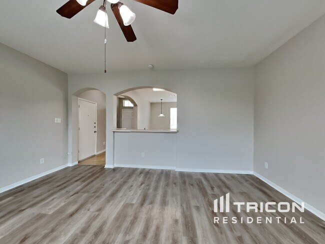 Foto del edificio - 4035 Mossy Spring Ln