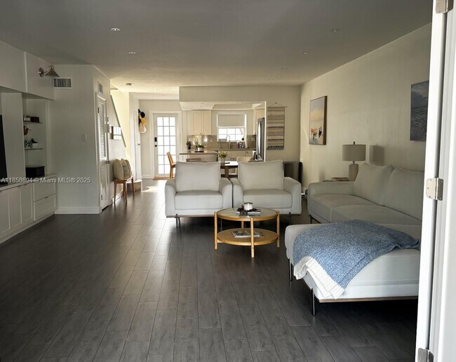 Foto del edificio - 2213 NE 123rd St