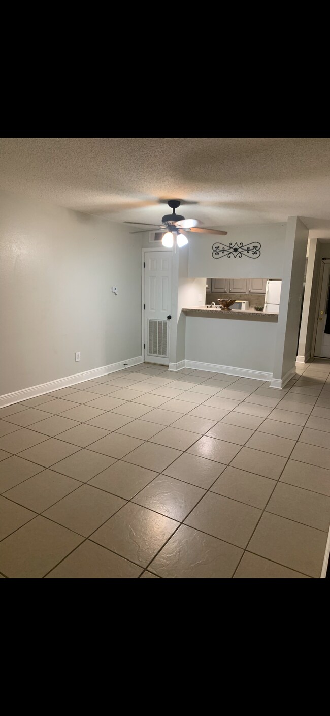 Foto del edificio - 14732 Hooper Rd