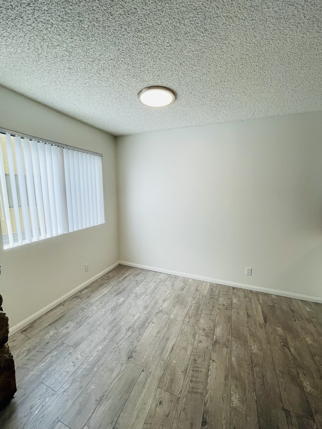 Unit #104 Dining Area - 13956 Vanowen St