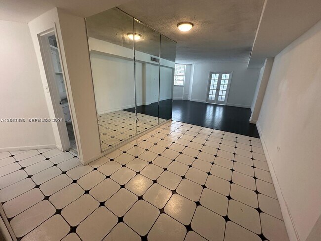 Foto del edificio - 999 Brickell Bay Dr