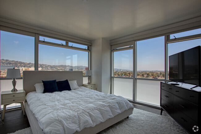 1BR, 1.5BA - 786 SF - Blu Beverly Hills