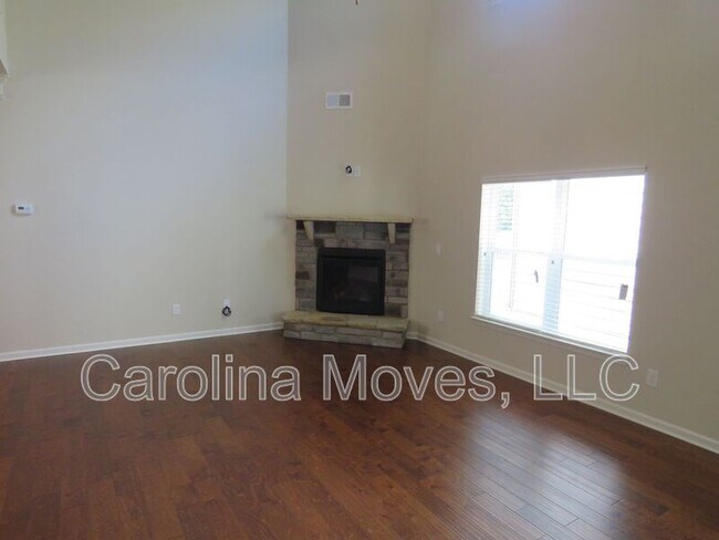 Foto del edificio - 163 Heatherwood Ln