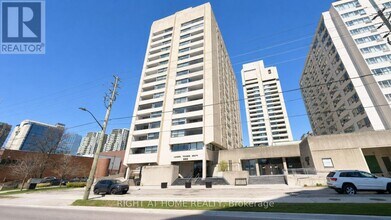 Building Photo - 380 King St