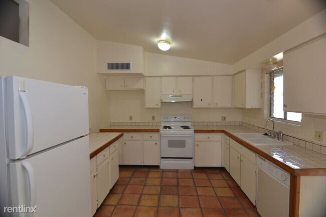 Foto del edificio - 3 br, 2 bath House - 7410 N Patriot Dr