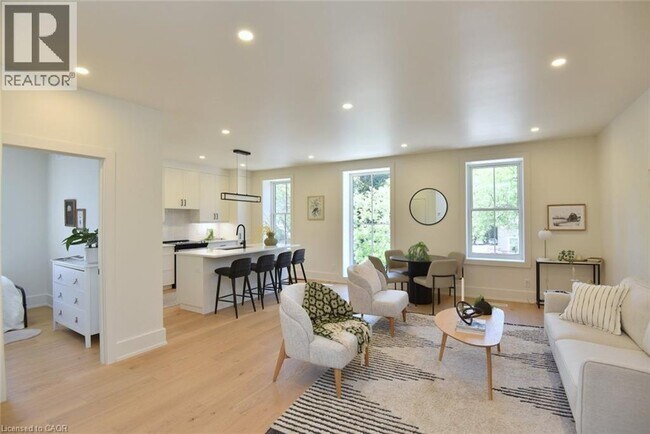 Photo du bâtiment - 284 Wilson St E