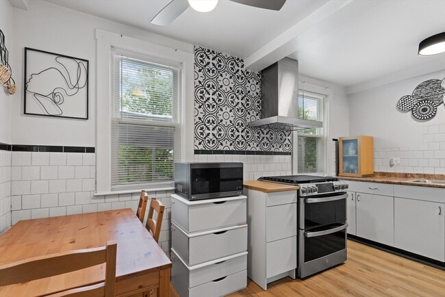 Building Photo - 39 Grandfield St