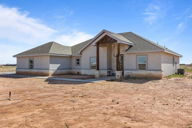 Foto del edificio - 16110 Red Deer Ave
