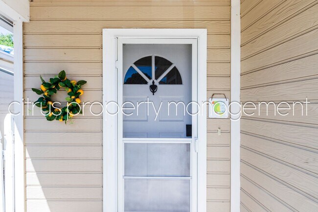 Building Photo - Charming, Fully Furnished 3/2 Zoned for Bo...