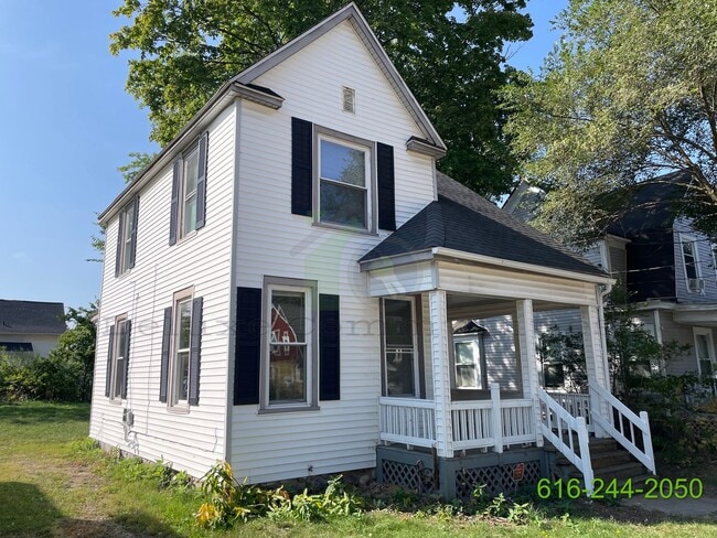 Foto del edificio - 3 Bedroom Eastown Home!