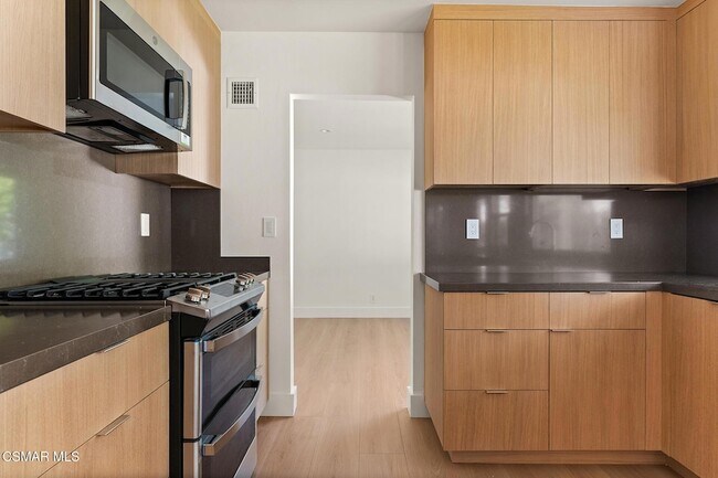 Foto del edificio - 84 Sunny Vista Ave