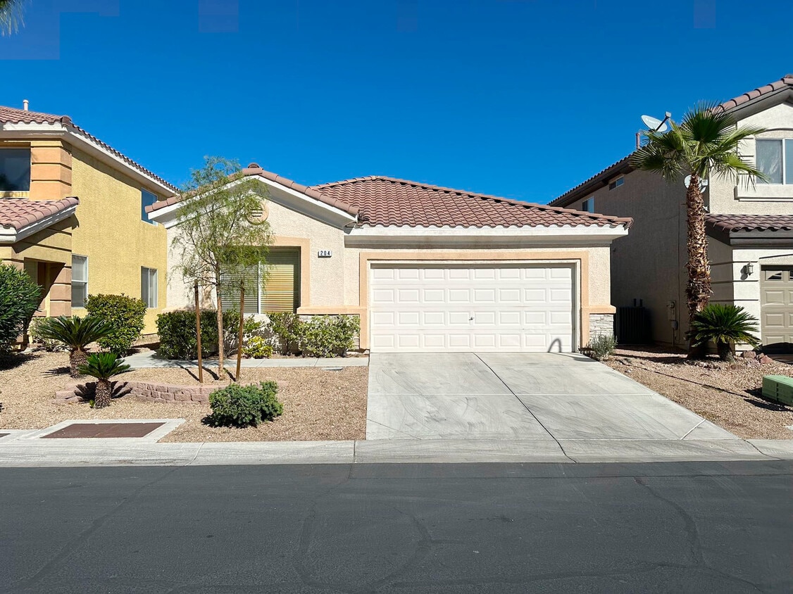 Primary Photo - 204 Crooked Tree Dr