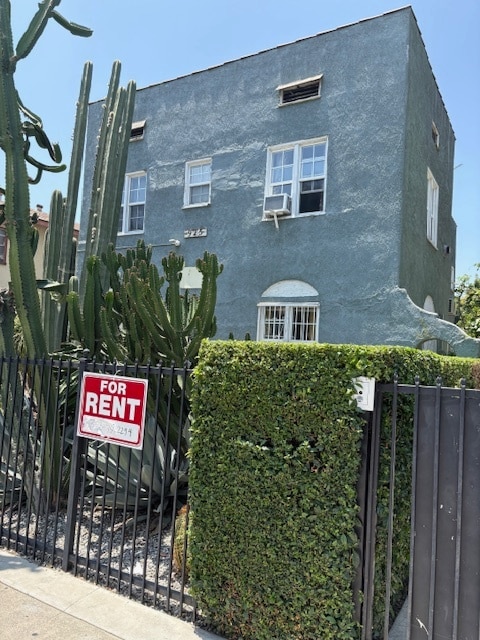 Building Photo - 927 1/2 Parkman Ave