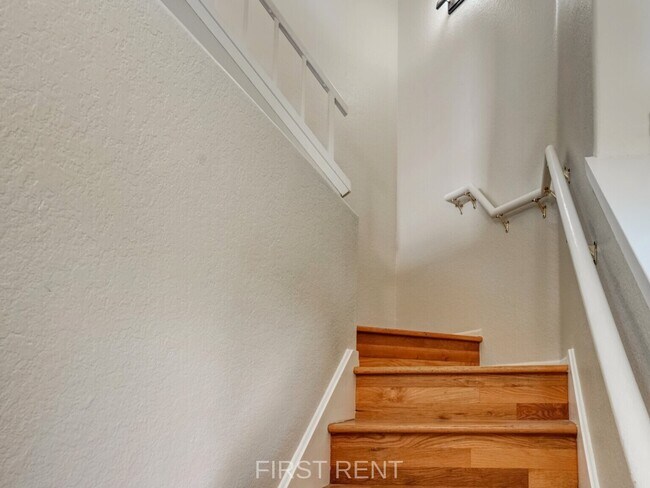 Building Photo - 7204 Shoreline Dr