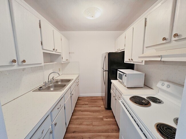 Foto del edificio - Charming Lakeside Retreat at Seminole Gard...