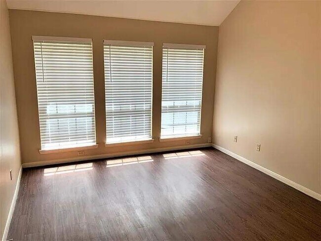 Foto del edificio - 12514 Mill Lane Dr