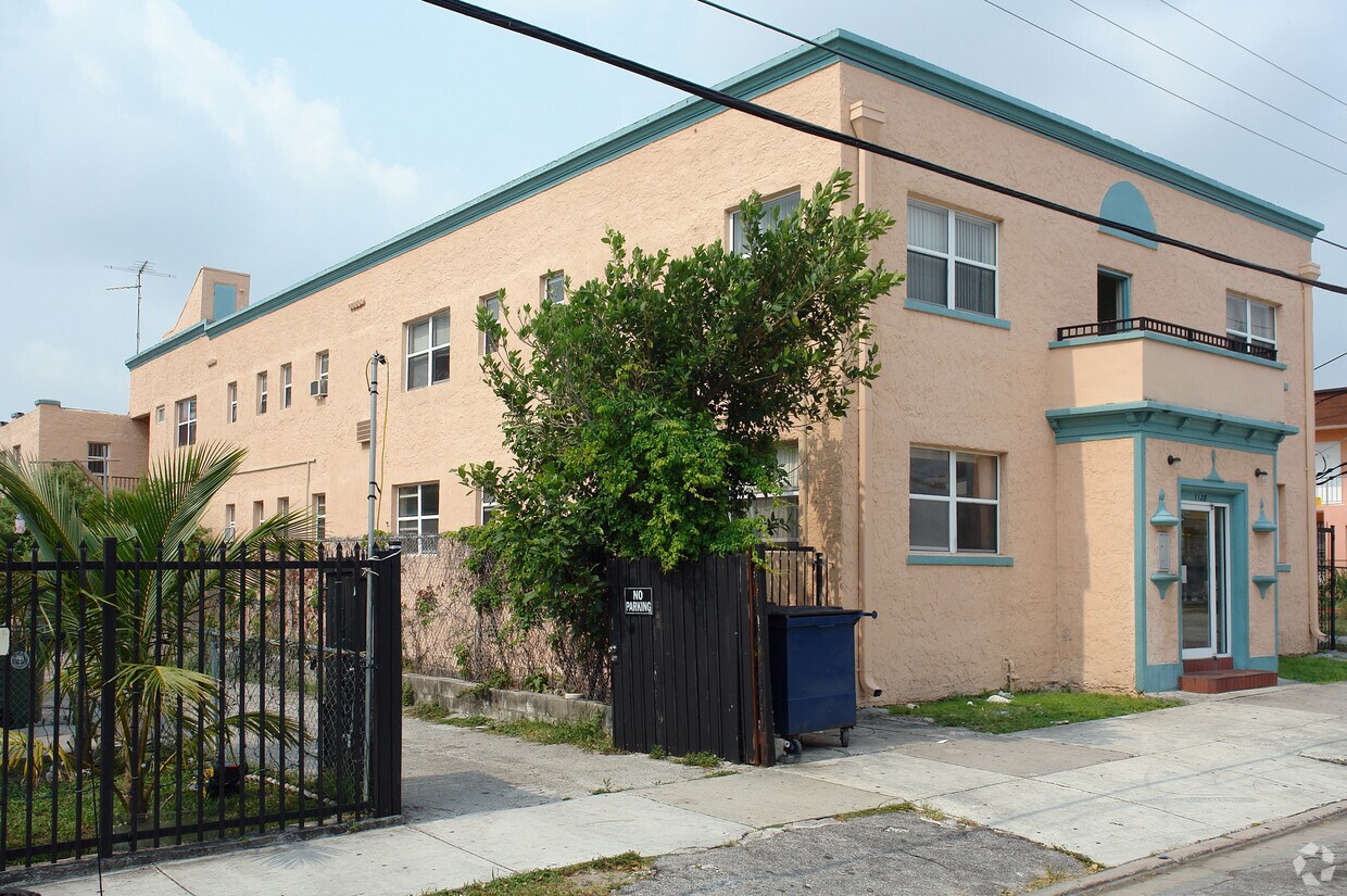 Building Photo - 1128 NW 6th St