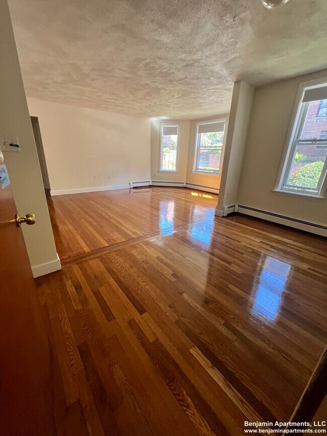 Foto del edificio - 322 Tappan St