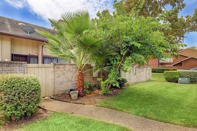 Building Photo - 12623 Wellington Park Dr