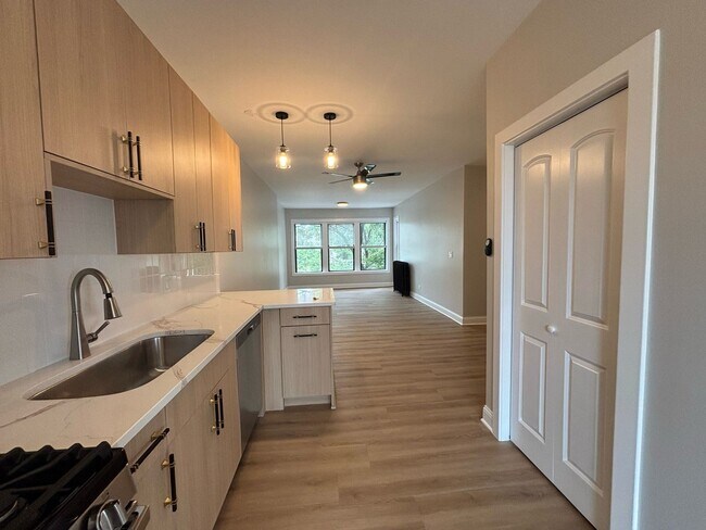 Foto del edificio - Howard Beach Apartments