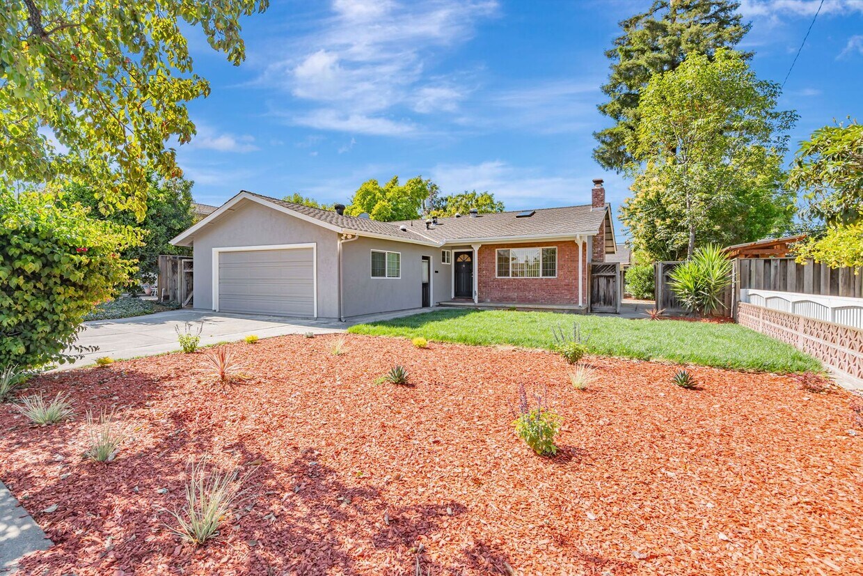 Foto principal - Charming 3-Bedroom 2-Bathroom Campbell Home