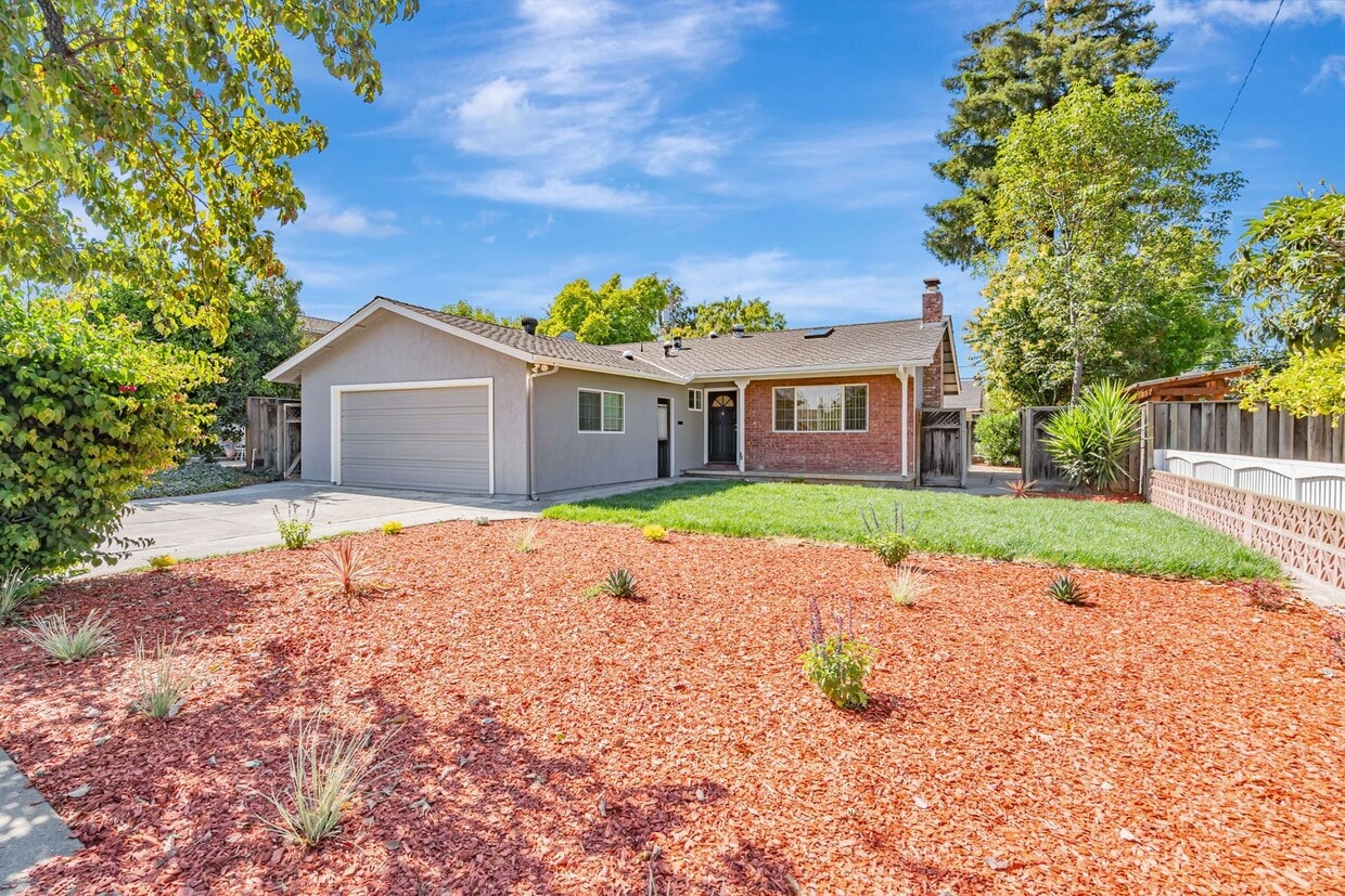 Primary Photo - Charming 3-Bedroom 2-Bathroom Campbell Home