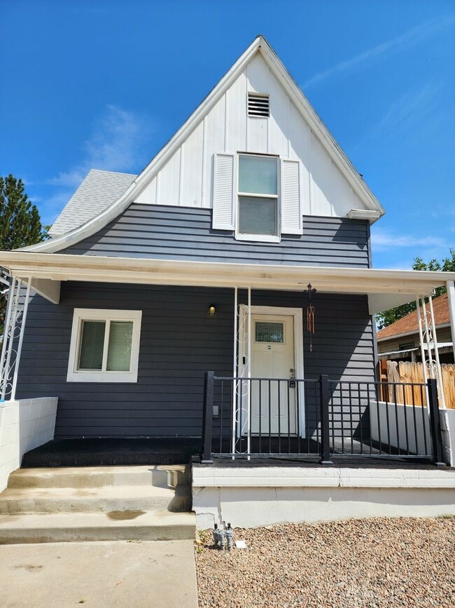 Building Photo - 1123 E 5th St